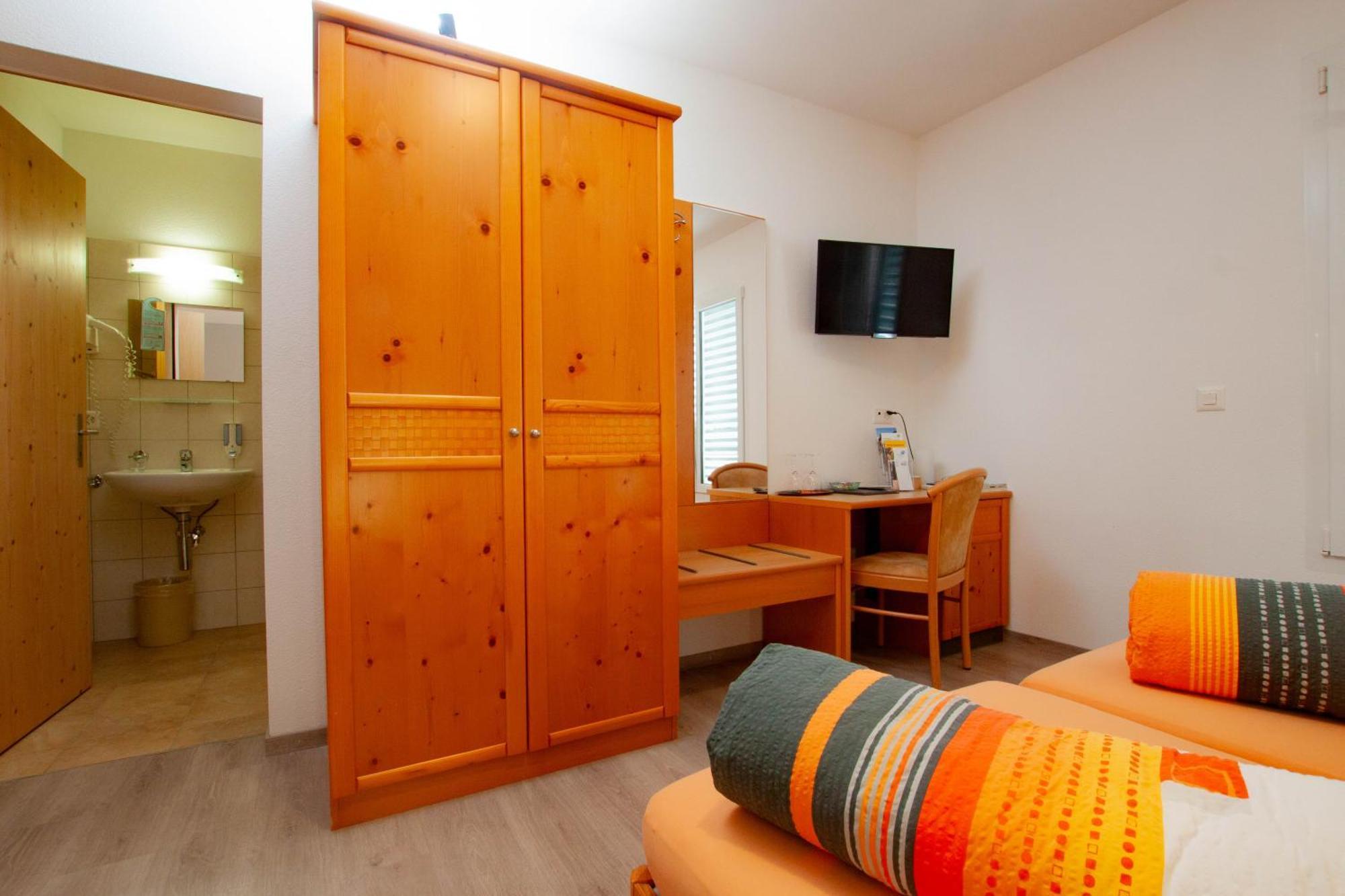 Ristorante Pensione Chalet Stazione พอสเชียโว ภายนอก รูปภาพ