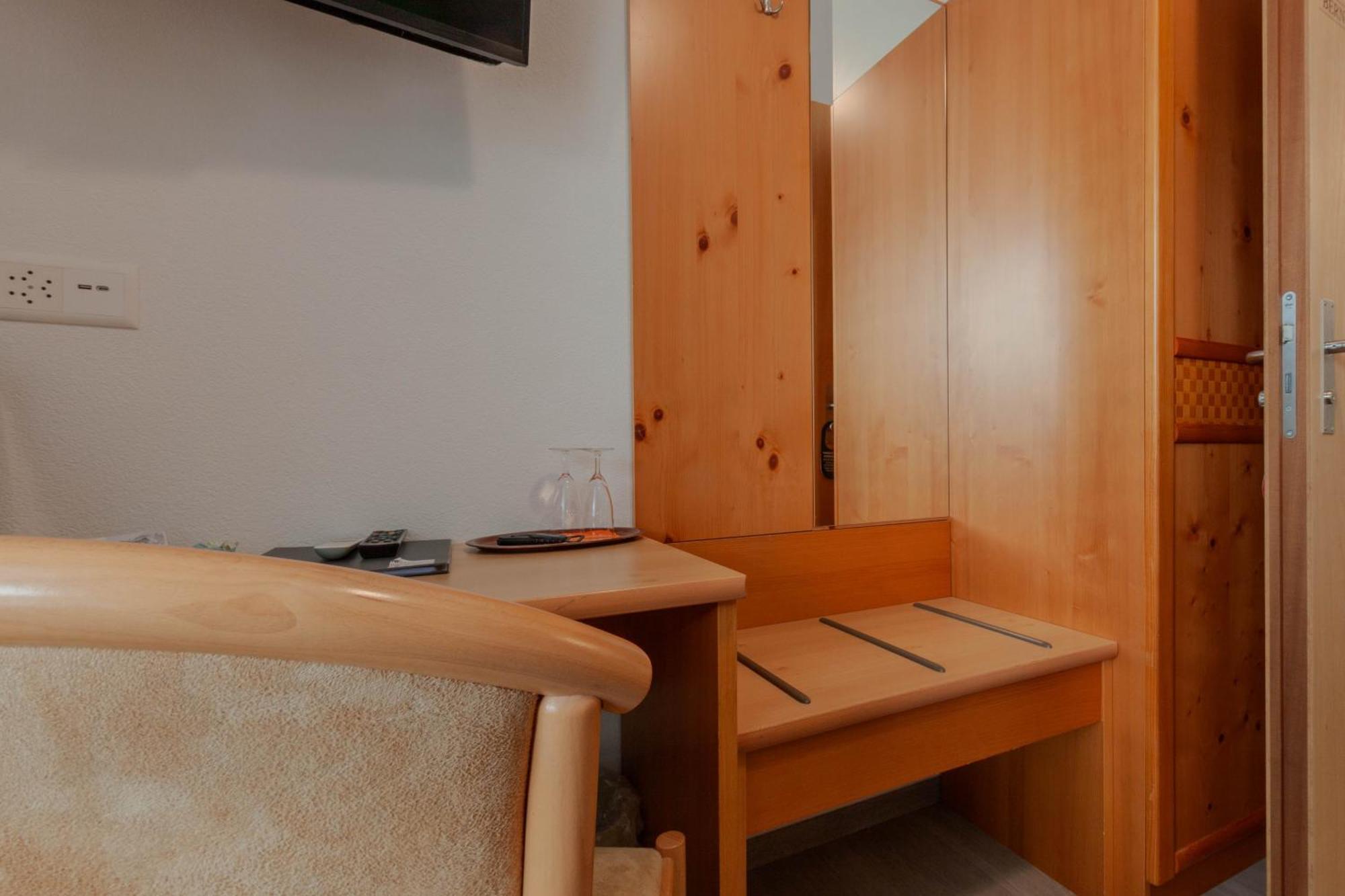 Ristorante Pensione Chalet Stazione พอสเชียโว ภายนอก รูปภาพ