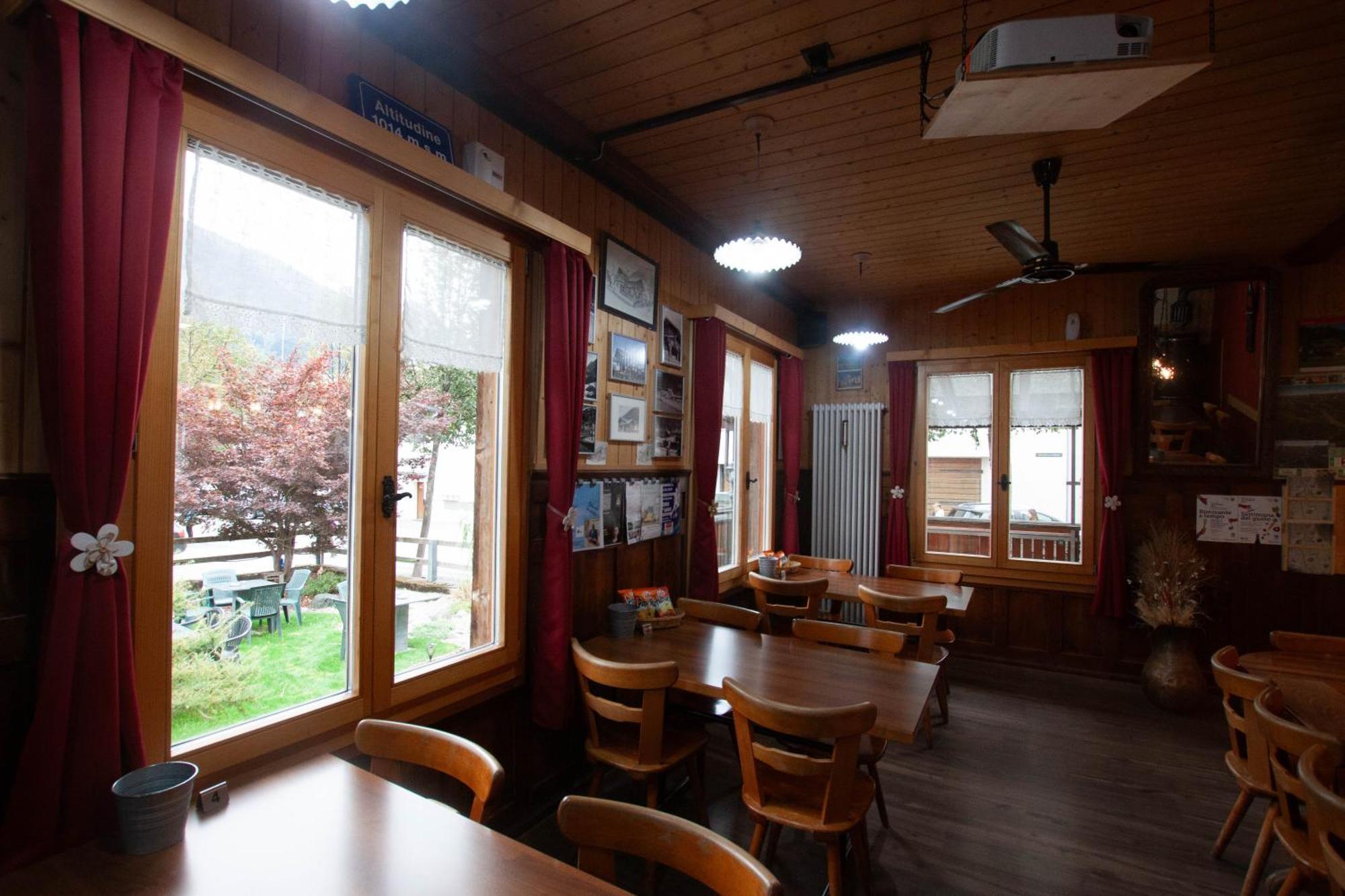Ristorante Pensione Chalet Stazione พอสเชียโว ภายนอก รูปภาพ